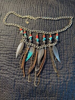 Boho Layered Feather & Turquoise Accent Necklace - Red/Turquoise